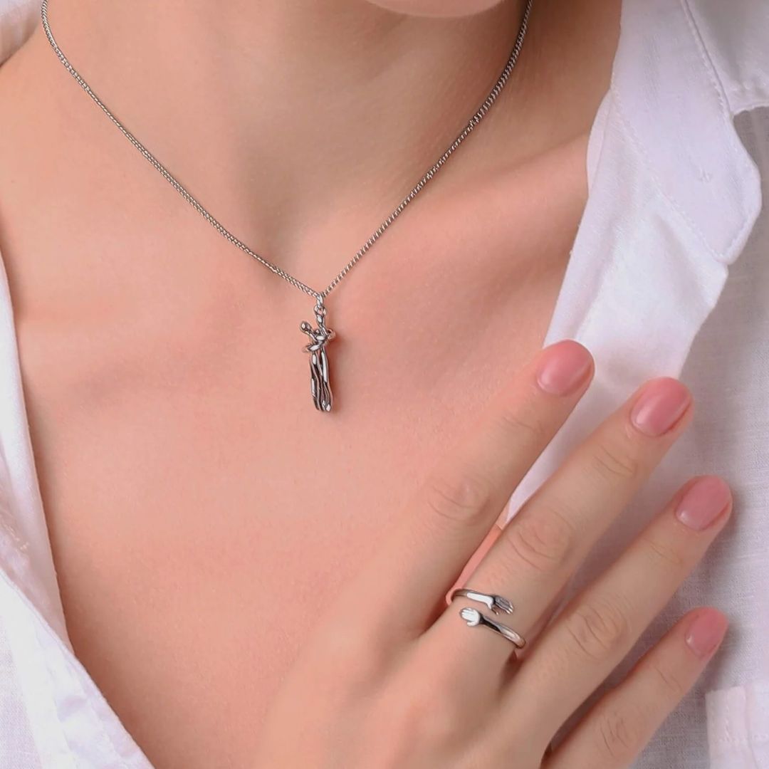 Hugging Necklace