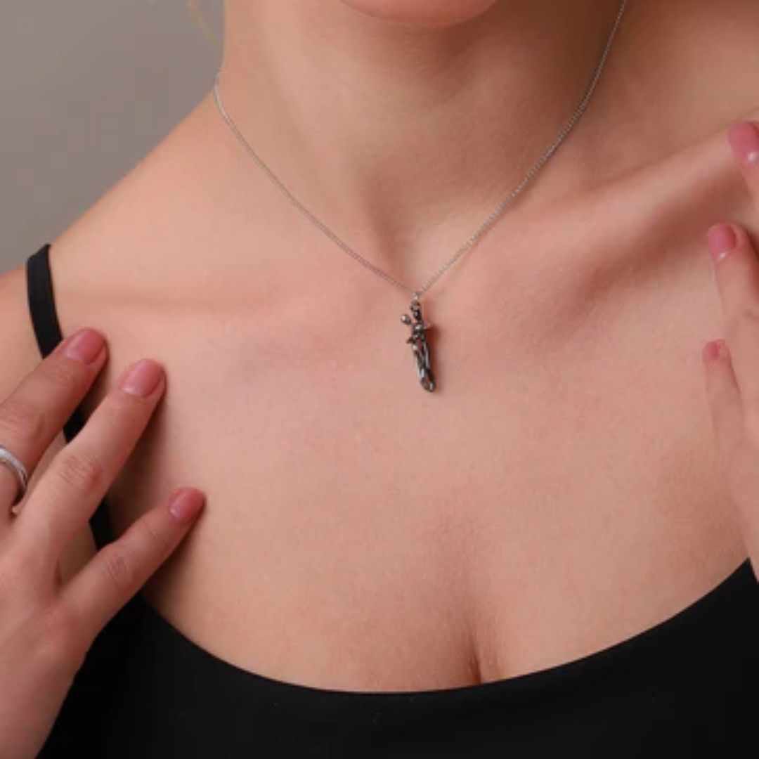 Hugging Necklace